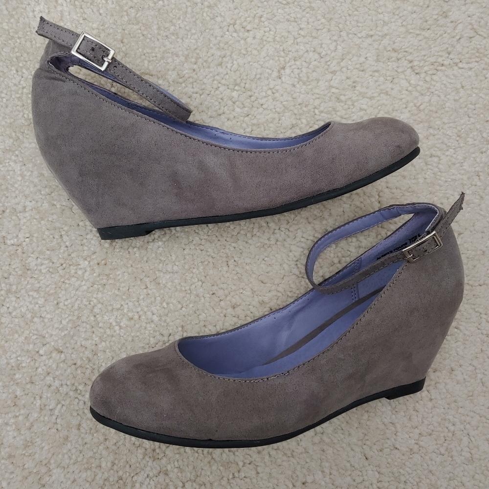 Chinese Laundry Always Your Woman Gray Wedge Heel